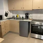 شقة υπέροχο με πάρκινγκ لاريسا