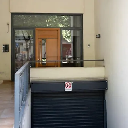 Διαμέρισμα Υπέροχο διαμέρισμα με πάρκινγκ 4*