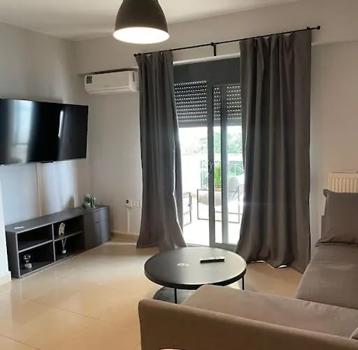 Υπέροχο Διαμέρισμα Με Πάρκινγκ *